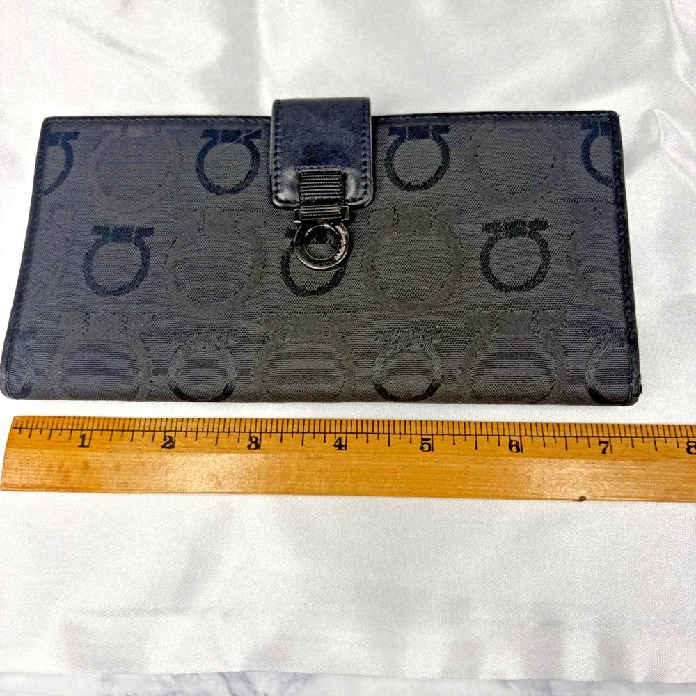 Vtg Ferragamo Gancini Black Canvas & Leather Long Bifold Snap Wallet Zippy Pouch
